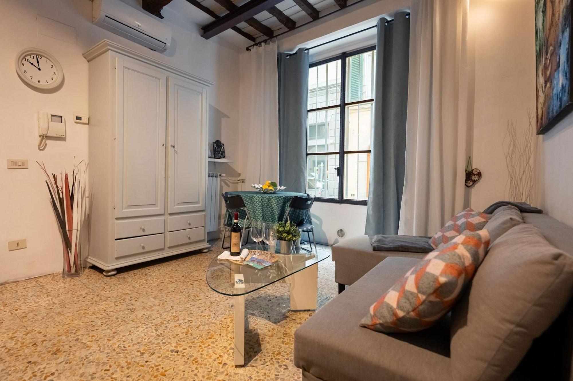 F1 - Santa Croce One Bedroom Apartment For Couples Флоренція Екстер'єр фото