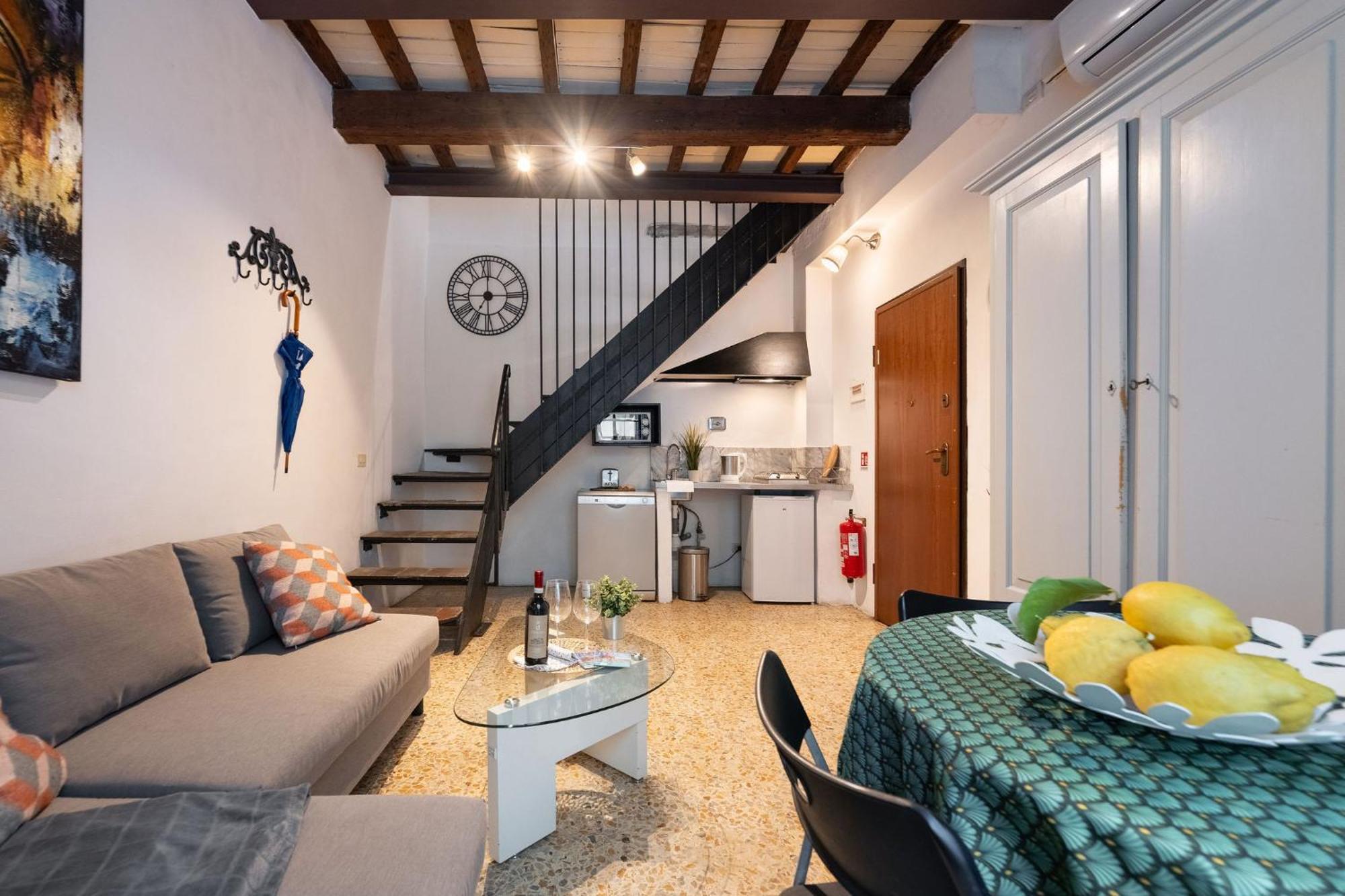 F1 - Santa Croce One Bedroom Apartment For Couples Флоренція Екстер'єр фото